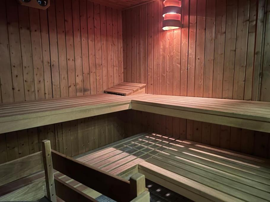 Villa Casa Blanca Mit Privatem Schwimmbad 26 Grad Und Sauna Duisburg Eksteriør bilde